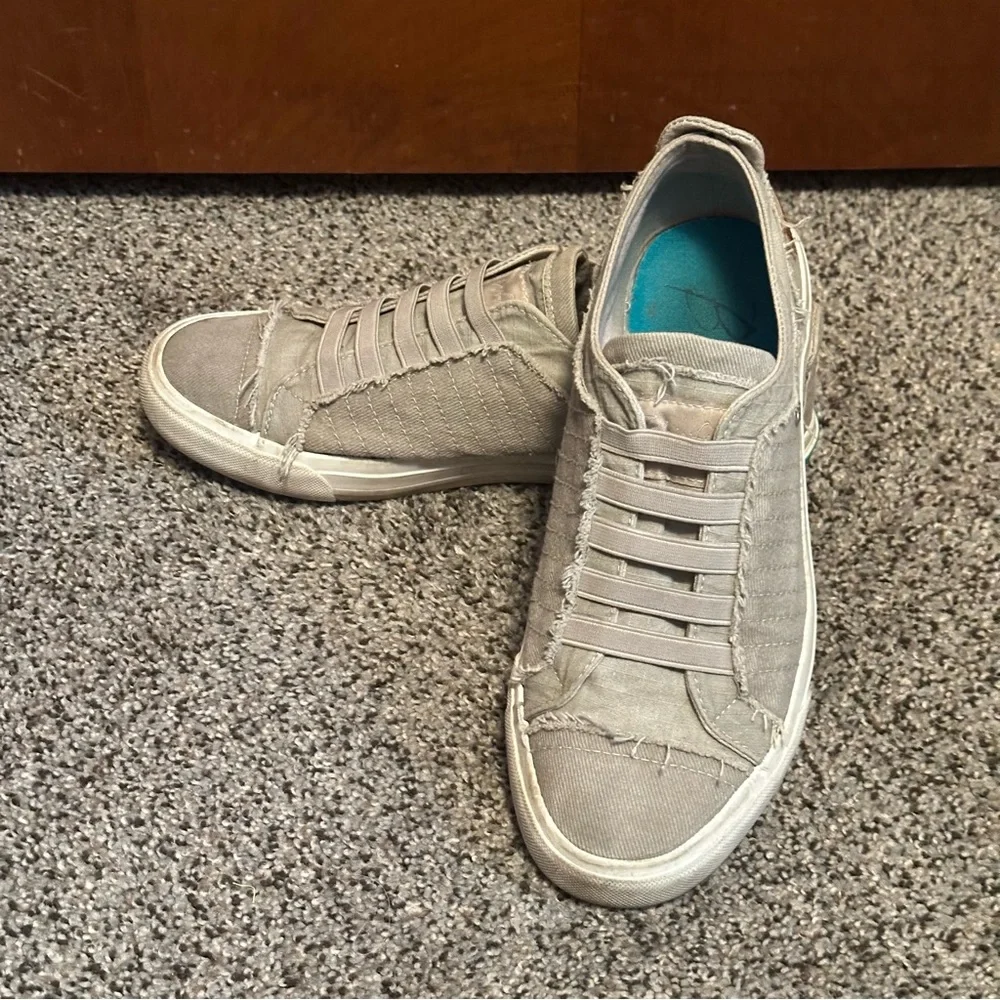 Blowfish Sneakers Tan Beige Slip On Shoes 8 Distressed